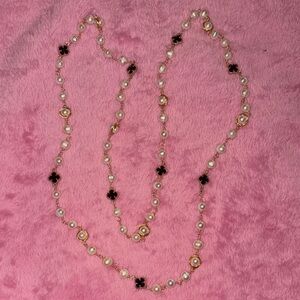 Natural Elegant Pearl and Black Floral Necklace